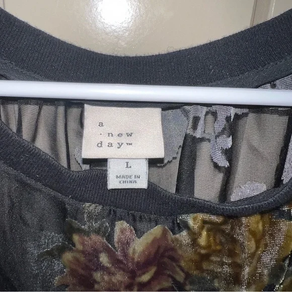A New Day Sheer Velvet Floral Long Sleeve Blouse Size Large - Picture 2 of 9